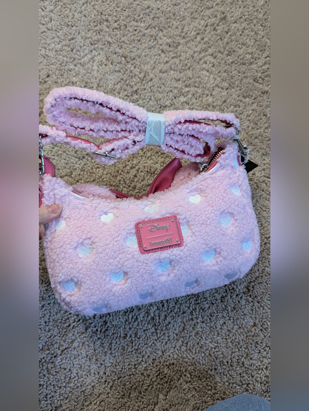 NWT loungefly Minnie Mouse exclusive hearts strawberry SCENTED sherpa crossbody